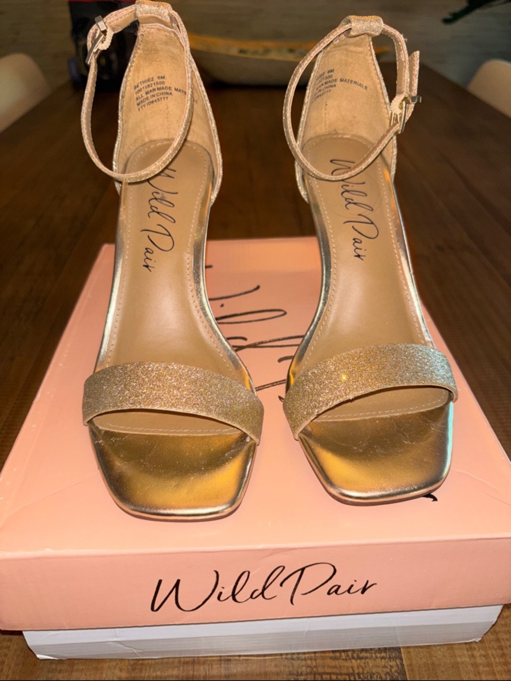 Wild Pair Bethie2 Women's  Gold Glitter Ankle-Strap Heels size 6 M EUC